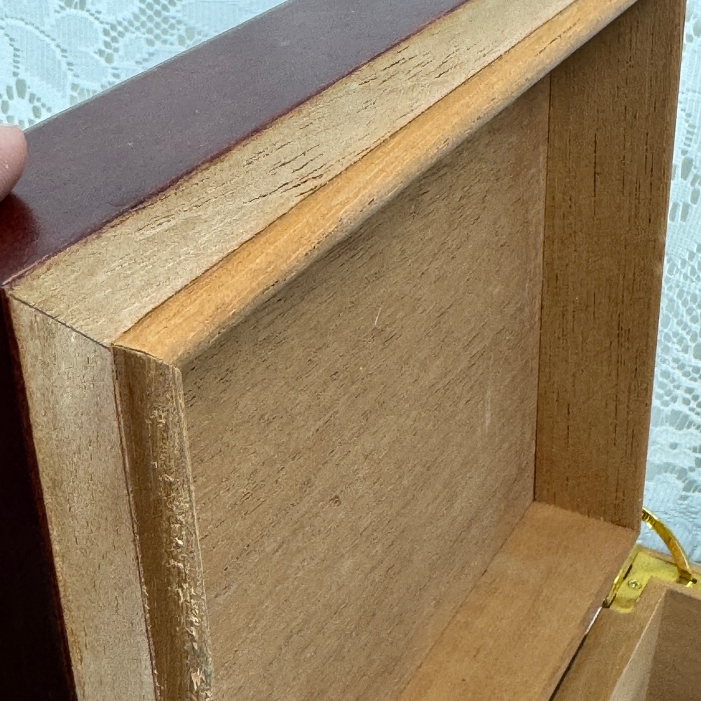 Abbey Wood Cigar Humidor Spanish Cedar Lined with Hygrometer and Humidifier - Picture 6 of 9